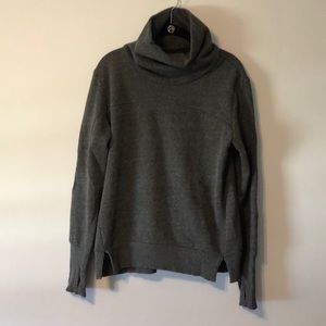Alo Yoga sweatshirt